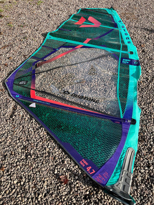 
                  
                    Load image into Gallery viewer, 2023 Duotone Super Hero 4.7 m2 Used windsurfing sails
                  
                
