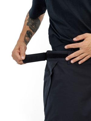 
                  
                    Load image into Gallery viewer, BEYOND MEDALS ZIP 2L SNOWBOARD PANT - BLACK - 2026 SNOWBOARD PANTS
                  
                