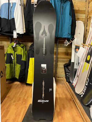 
                  
                    Load image into Gallery viewer, Burton Skeleton Key 154cm used Snowboard USED SNOWBOARDS
                  
                