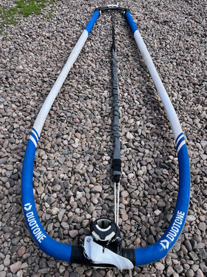 
                  
                    Load image into Gallery viewer, Duotone EPX Carbon 175 Used windsurf boom Used windsurfing booms
                  
                