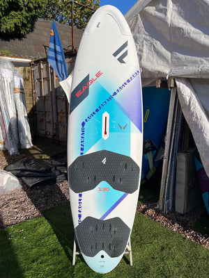 
                  
                    Load image into Gallery viewer, 2023 Fanatic Eagle HRS 130 nose gaurd Used windsurfing boards
                  
                