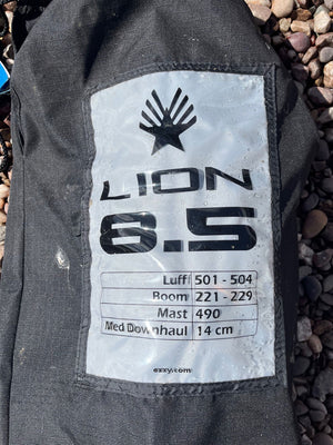 
                  
                    Load image into Gallery viewer, 2021 Ezzy Lion 8.5 m2 Used windsurfing sails
                  
                