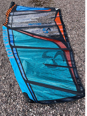 
                  
                    Load image into Gallery viewer, 2016 Loft Wave Scape 4.7 m2 Used windsurfing sails
                  
                