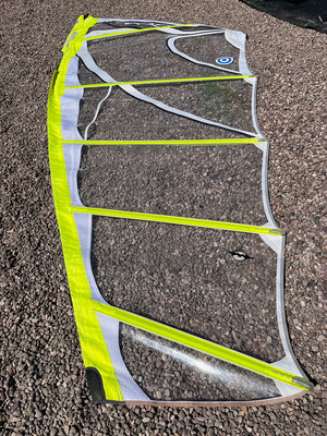 
                  
                    Load image into Gallery viewer, 2005 Neilpryde Soul 5.8 m2 Used windsurfing sails
                  
                