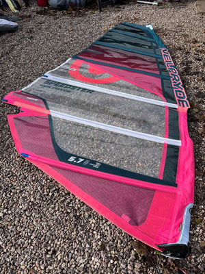 
                  
                    Load image into Gallery viewer, 2018 Neilpryde Speedster 5.7 m2 Used windsurfing sails
                  
                
