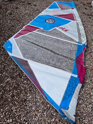 
                  
                    Load image into Gallery viewer, 2013 North Idol Used windsurfing sails
                  
                