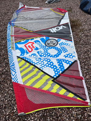 
                  
                    Load image into Gallery viewer, 2015 North Volt 6.4 m2 Used windsurfing sails
                  
                