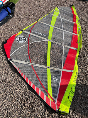 
                  
                    Load image into Gallery viewer, 2000 North Voodoo 4.7 M2 Used windsurfing sails
                  
                