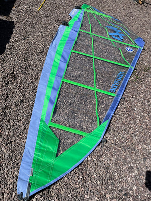 
                  
                    Load image into Gallery viewer, 1996 Neilpryde 4WD 4.5 m2 Used windsurfing sails
                  
                