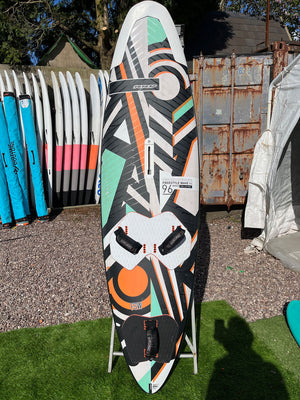 
                  
                    Load image into Gallery viewer, 2017 RRD Freestyle Wave V4 96 wood Used windsurfing boards
                  
                
