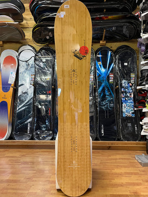 
                  
                    Load image into Gallery viewer, Salomon Takaharu Nakai 158cm Used Snowboard USED SNOWBOARDS
                  
                