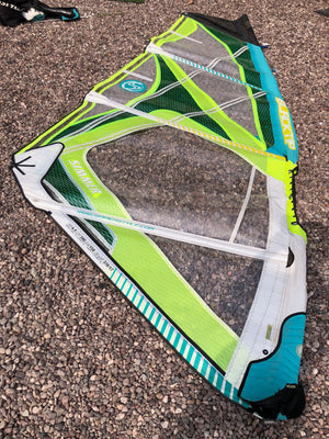 
                  
                    Load image into Gallery viewer, 2013 Simmer Blacktip 4.5 m2 Used windsurfing sails
                  
                