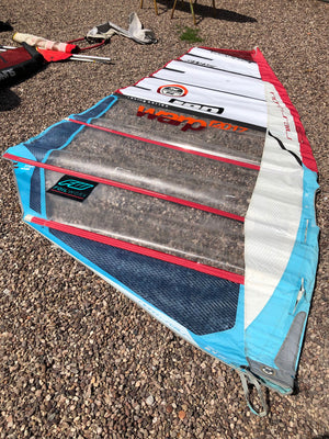 
                  
                    Load image into Gallery viewer, 2017 North Warp 8.4 m2 Used windsurfing sails
                  
                