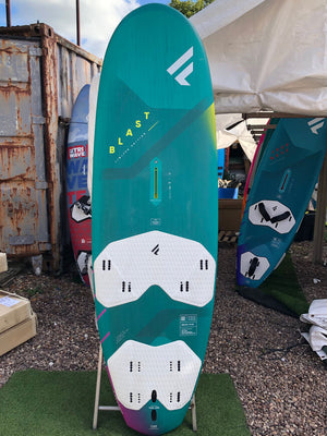
                  
                    Load image into Gallery viewer, 2022 Fanatic Blast Ltd 132 Used windsurfing boards
                  
                